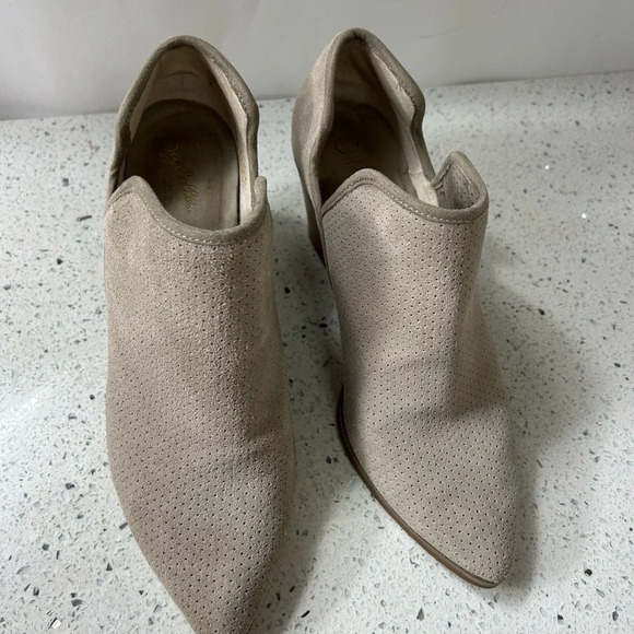 Seychelles Taupe Suede Stacked Heeled Pointed Toe Boot - Picture 6 of 12